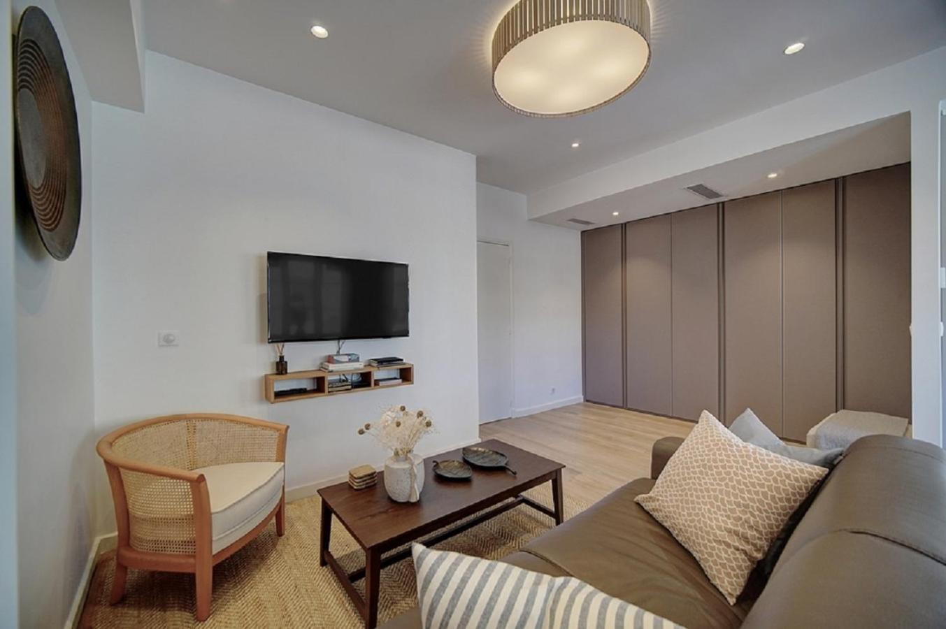 Magnifique 3 Pieces Renove Cannes Centre 'Banane' Avec Veranda ! A2B88 Esterno foto