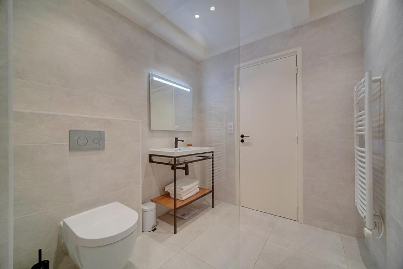 Magnifique 3 Pieces Renove Cannes Centre 'Banane' Avec Veranda ! A2B88 Esterno foto